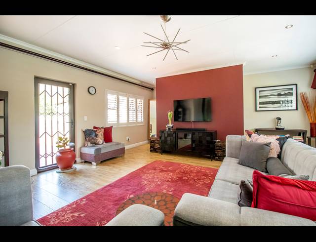 3 BEDROOM FREEHOLD TO LET IN GALLO MANOR